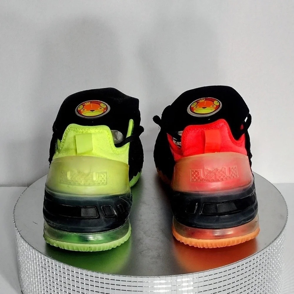 Nike Black and Neon Nike sneakers size 5.5 Y pre owned good condition